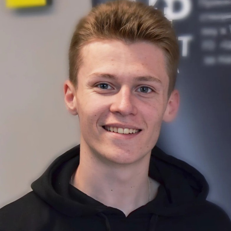 Викладач курсу